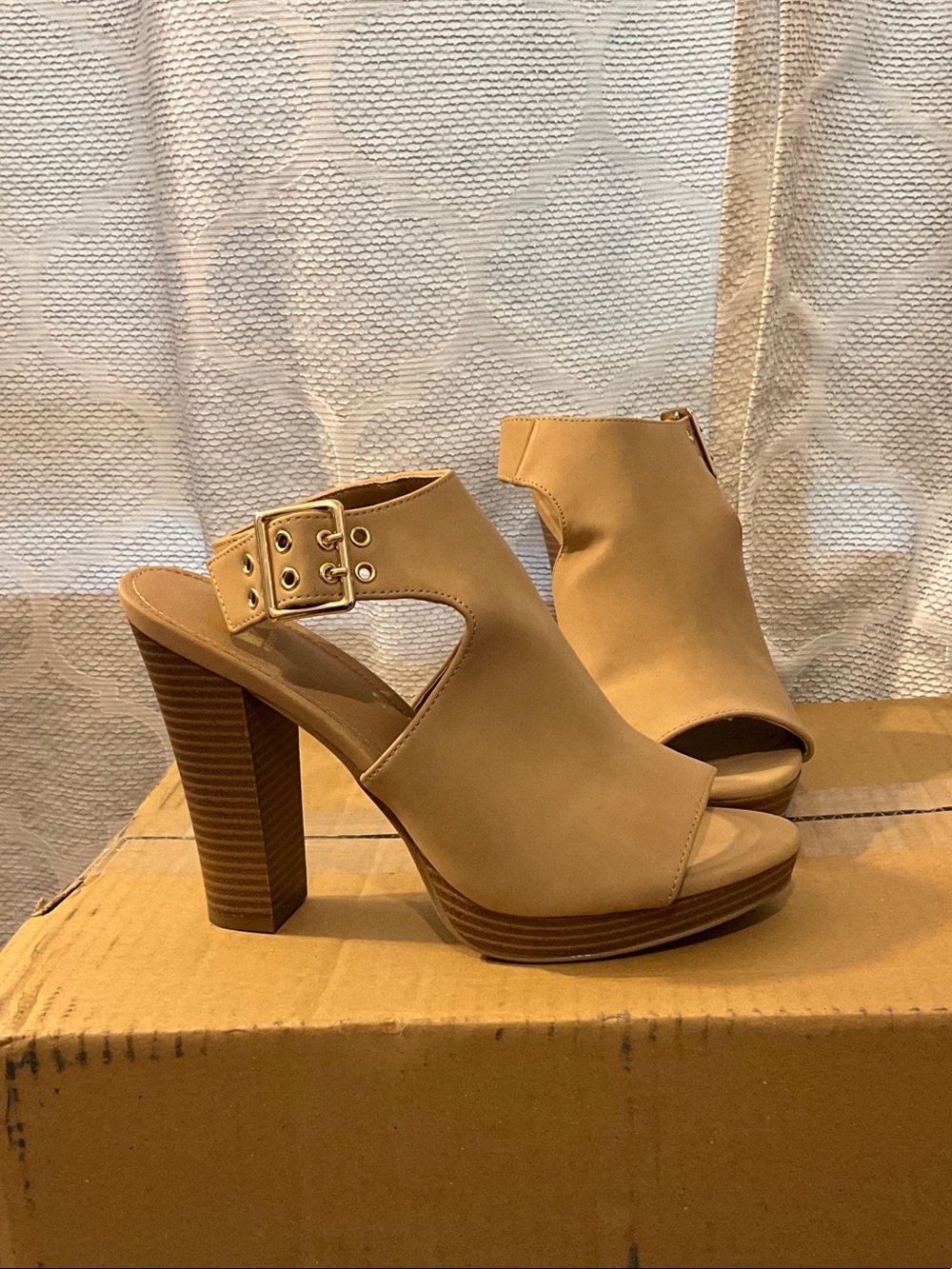 Report **Women’s Open-Toe Block Heel Sandals** - Tan 8.5  Medium